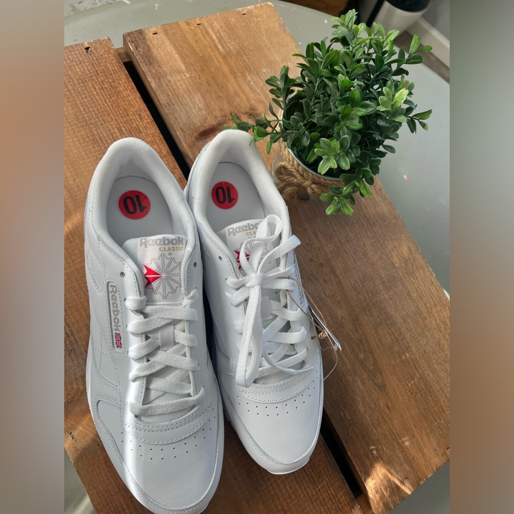 White Reebok classic shoes - Picture 5 of 7